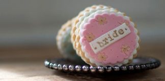 10-incredible-edible-wedding-favours-your-guests-will-love-nila-holden-featured