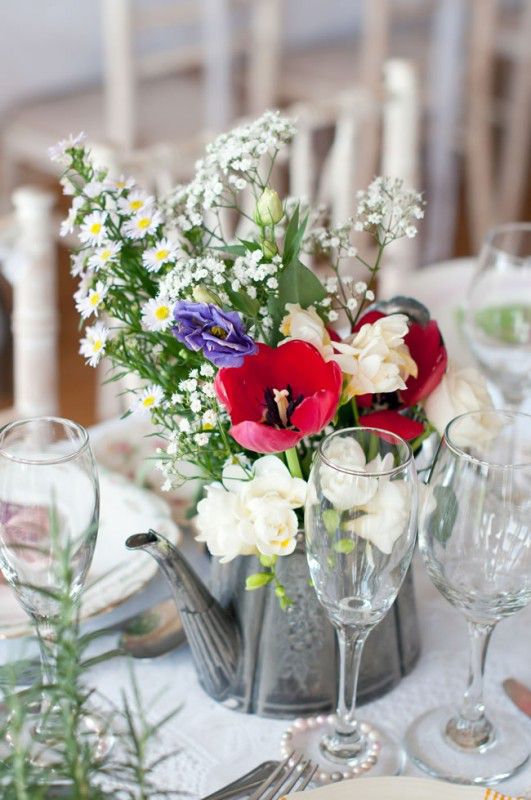 21 ways to decorate your wedding venue with flowers © sarareeve.com