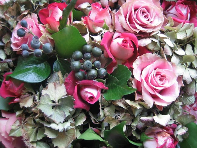 berried ivy Wedding Flowers by Season: Your Ultimate Guide to Seasonal Wedding Flowers
